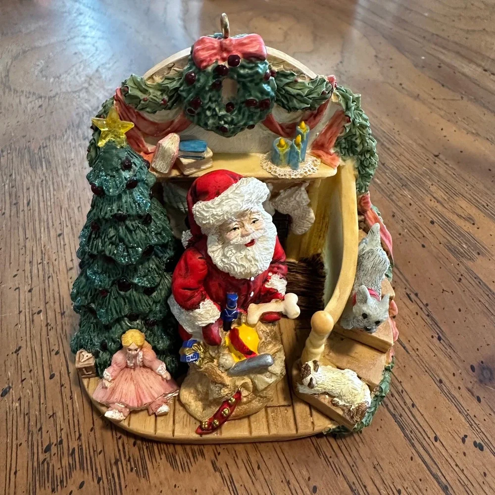 Hallmark Keepsake Magic A Glimpse‎ of Santa Christmas Ornament Features Light